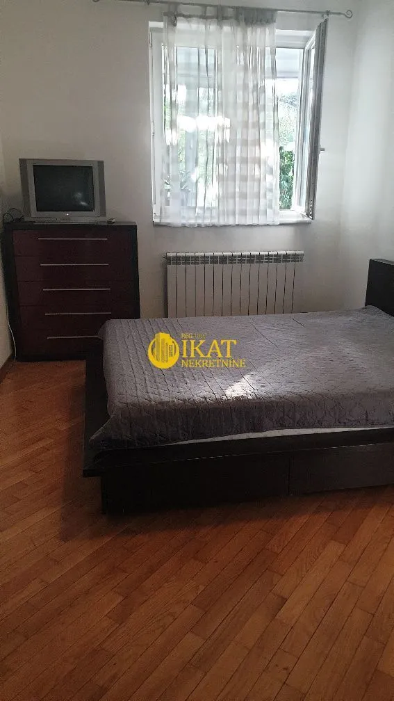 Izdavanje, trosoban stan, 104m², Vračar Hram, Vračar Sve Podlokacije