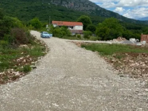 Zemljište in Piperi