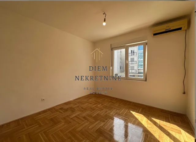 Prodaja, dvosoban stan, 73m², Dalmatinska ulica, Podgorica