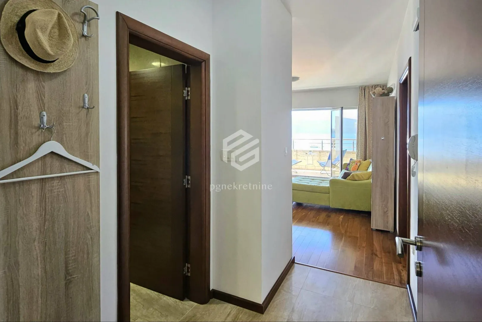 Prodaja, dvosoban stan, 90m², Tivat, Crna Gora
