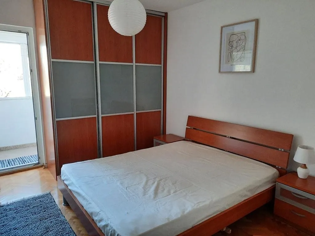 Izdavanje, dvosoban stan, 70m², Centar, Podgorica