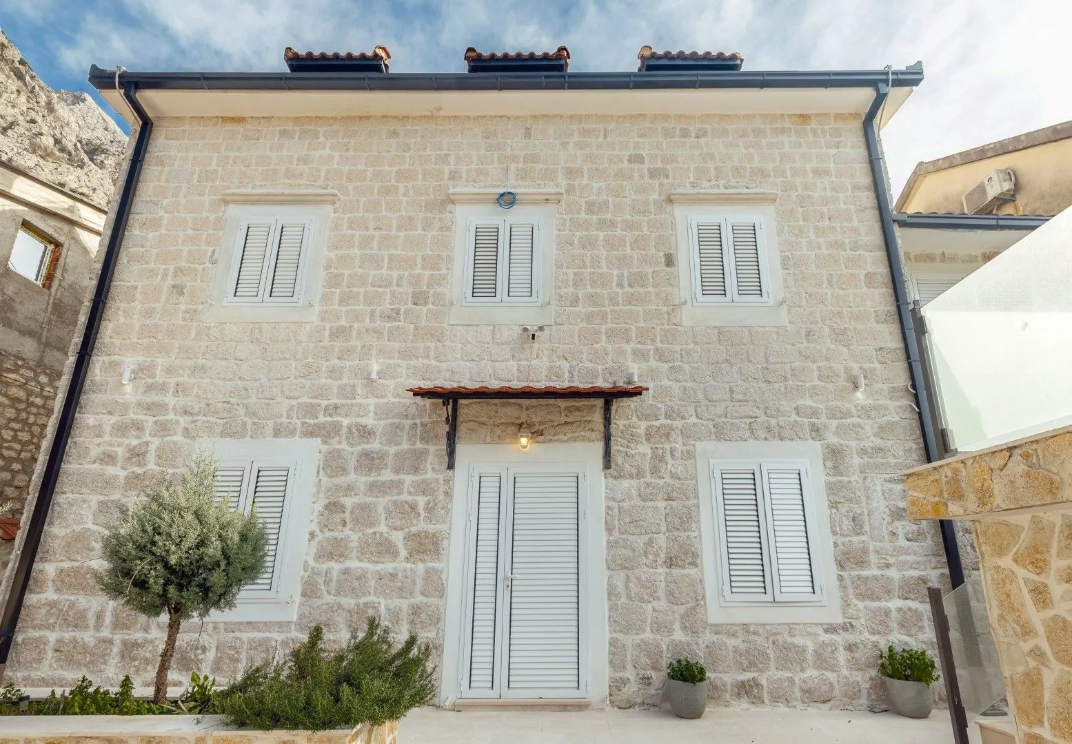 Sale, house, 380m², Ljuta, Kotor