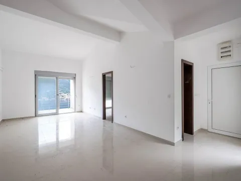 Sale, three bedroom apartment, 103m², Dobrota, Kotor - image 10