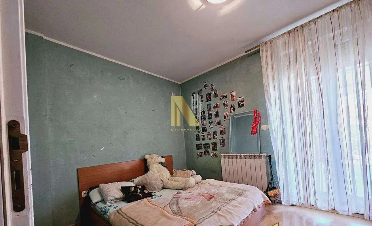Prodaja, kuća, 180m², Lipov gaj, Novi Sad Sve Podlokacije