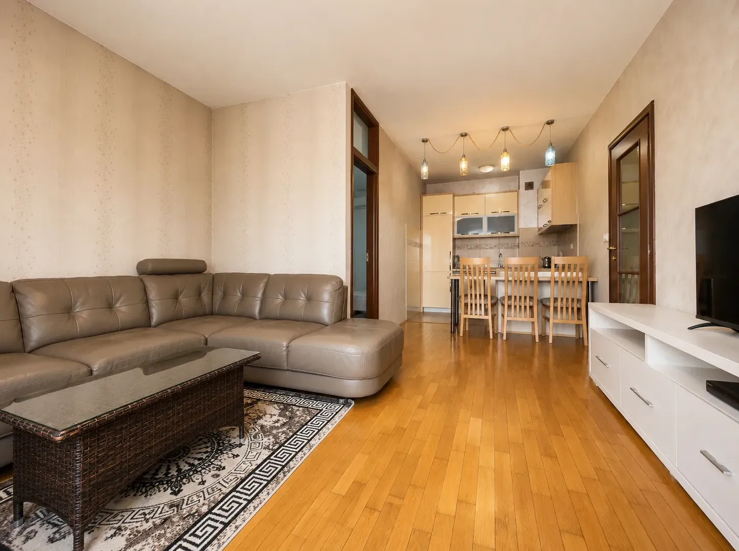 Izdavanje, dvosoban stan, 60m², Stari Aerodrom, Podgorica