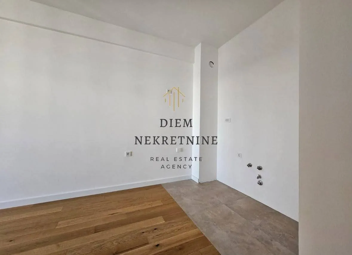 Prodaja, jednosoban stan, 62m², Centar, Bar