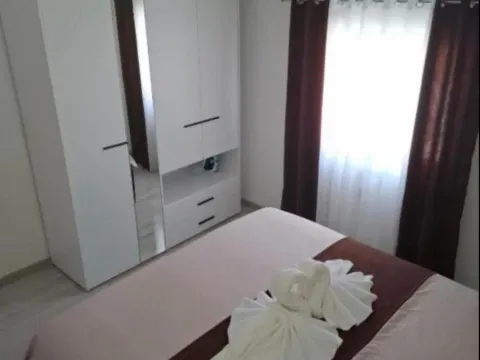 Izdavanje, dvosoban stan, 75m², Radanovići, Kotor - image 11