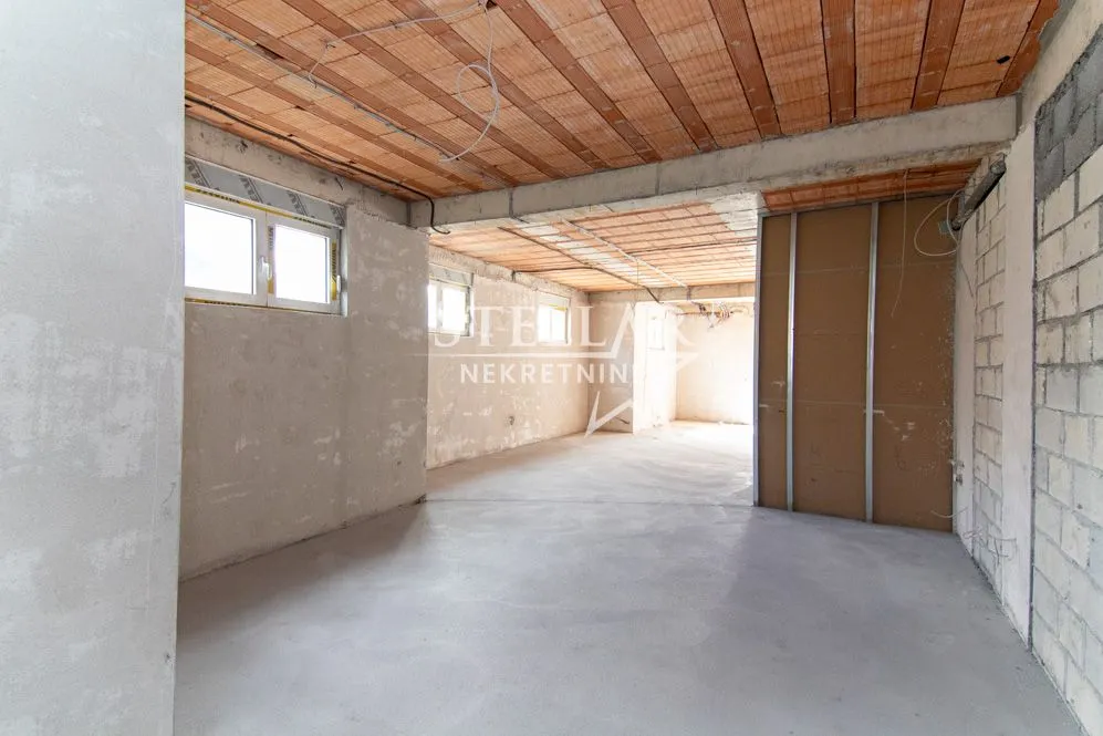 Rent, office space, 87m², Pobrežje, Podgorica