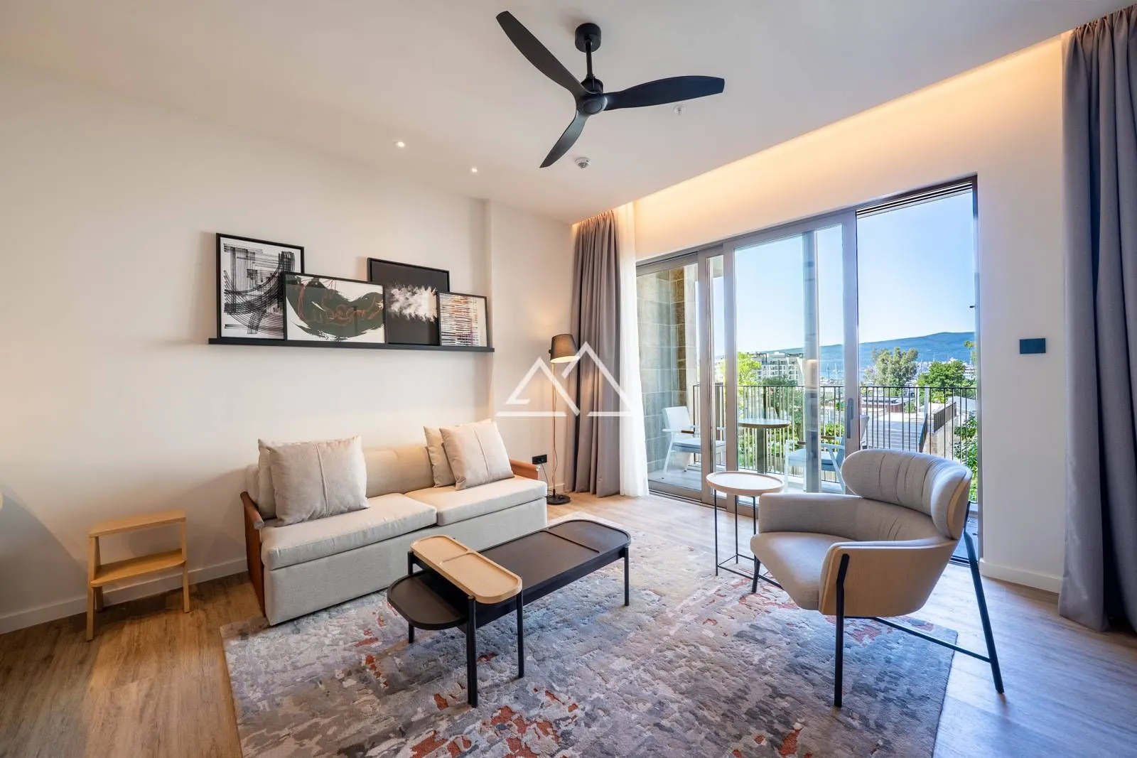 Prodaja, jednosoban stan, 63m², Tivat, Crna Gora