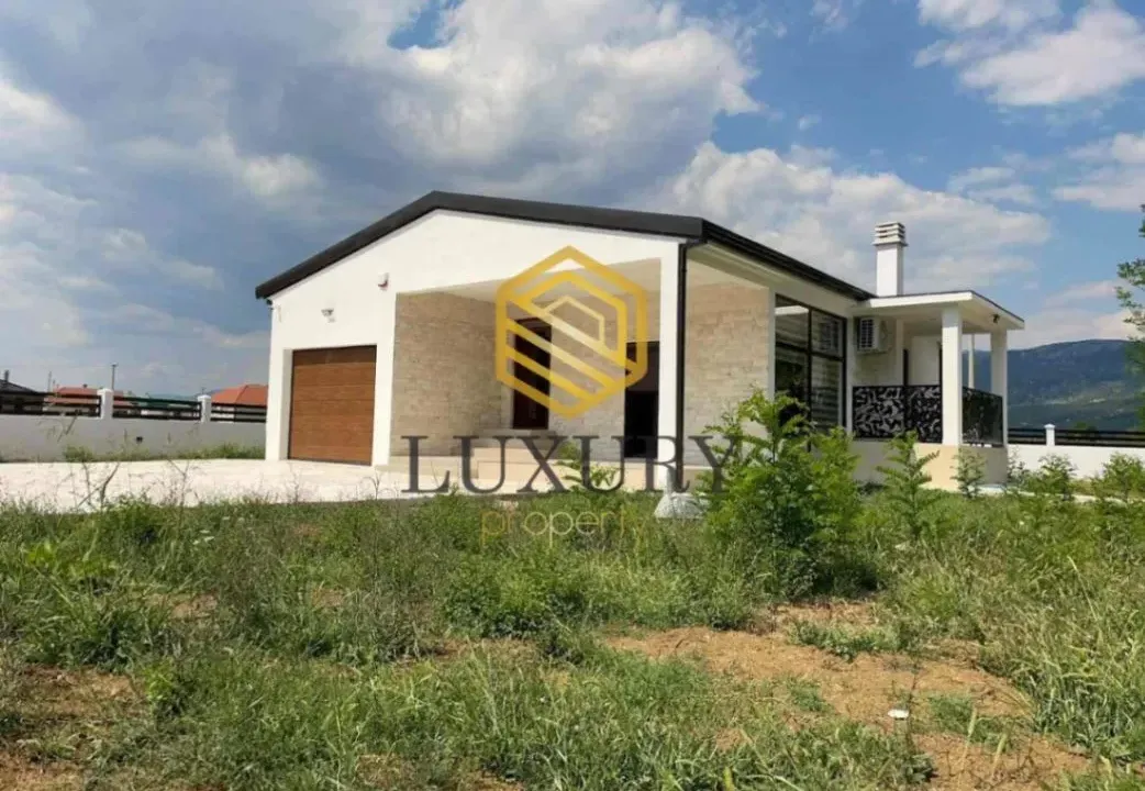 Izdavanje, kuća, 140m², Velje Brdo, Podgorica