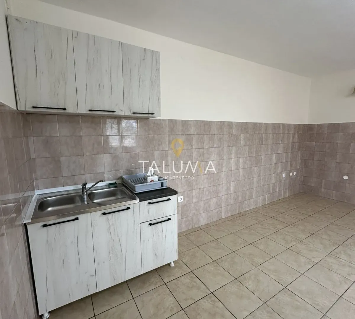 Izdavanje, jednosoban stan, 60m², Tološi, Podgorica