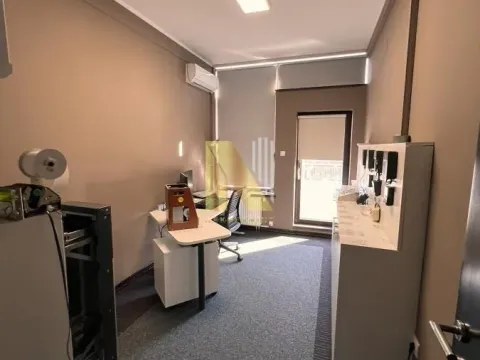 Izdavanje, poslovni prostor, 171m², Centar, Novi Sad - image 6