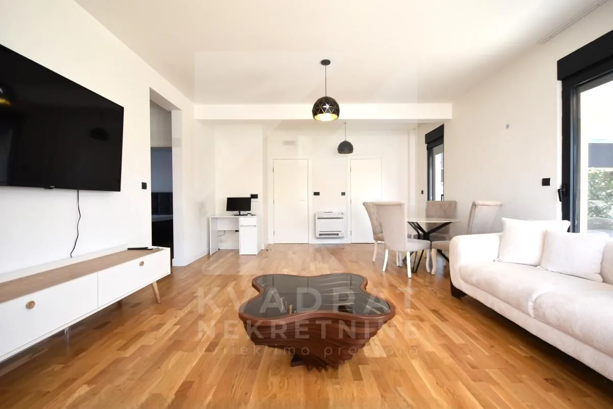 Izdavanje, dvosoban stan, 100m², Dalmatinska ulica, Podgorica