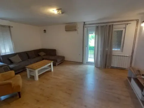 Izdavanje, kuća, 200m², Tološi, Podgorica - image 2