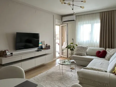 Prodaja, jednosoban stan, 47m², City Kvart, Podgorica - image 9
