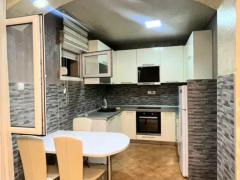 Izdavanje, dvosoban stan, 90m², Zlatica, Podgorica - image 5