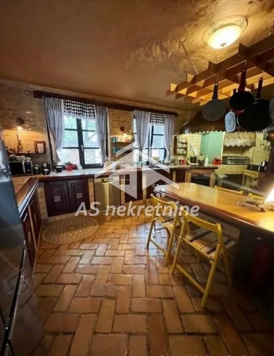 Izdavanje, kuća, 367m², Jajinci, Voždovac Sve Podlokacije