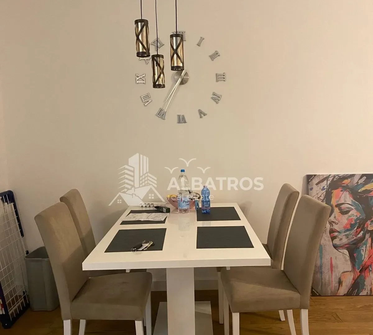 Izdavanje, dvosoban stan, 80m², Centar, Bar