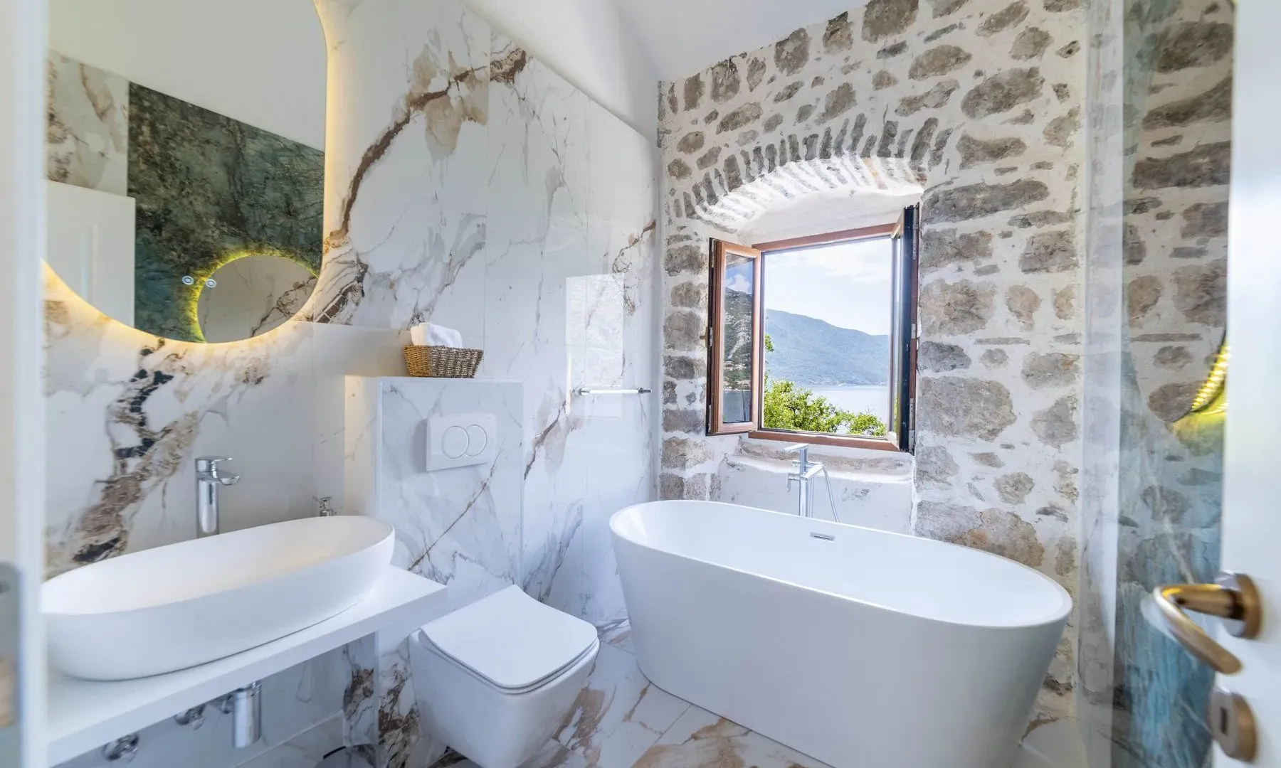 Rent, house, 150m², Ljuta, Kotor
