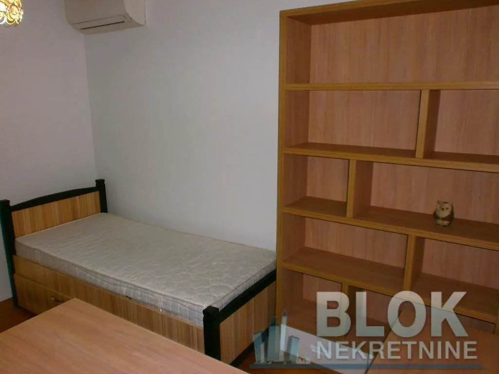Izdavanje, trosoban stan, 105m², Dalmatinska ulica, Podgorica
