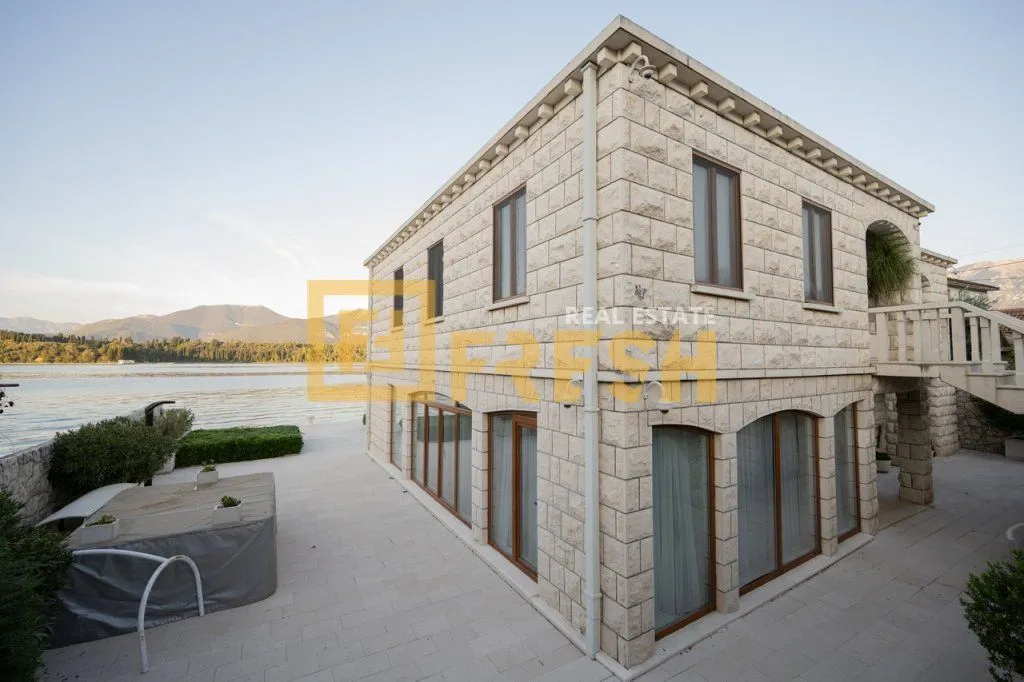 Prodaja, kuća, 300m², Tivat, Crna Gora