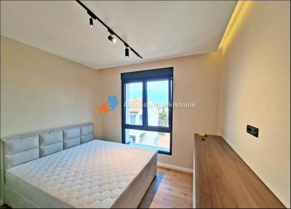 Izdavanje, trosoban stan, 82m², Zeleno Brdo, Zvezdara Sve Podlokacije