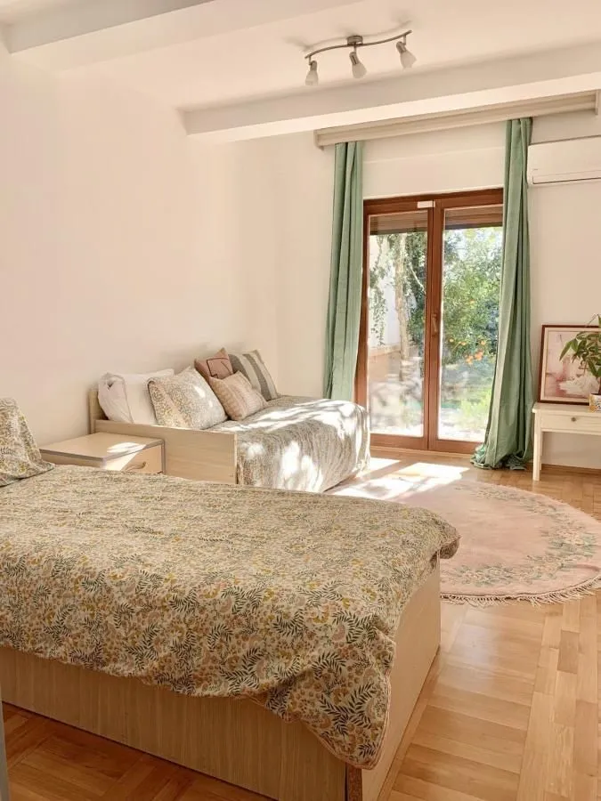Izdavanje, kuća, 100m², Gorica C, Podgorica
