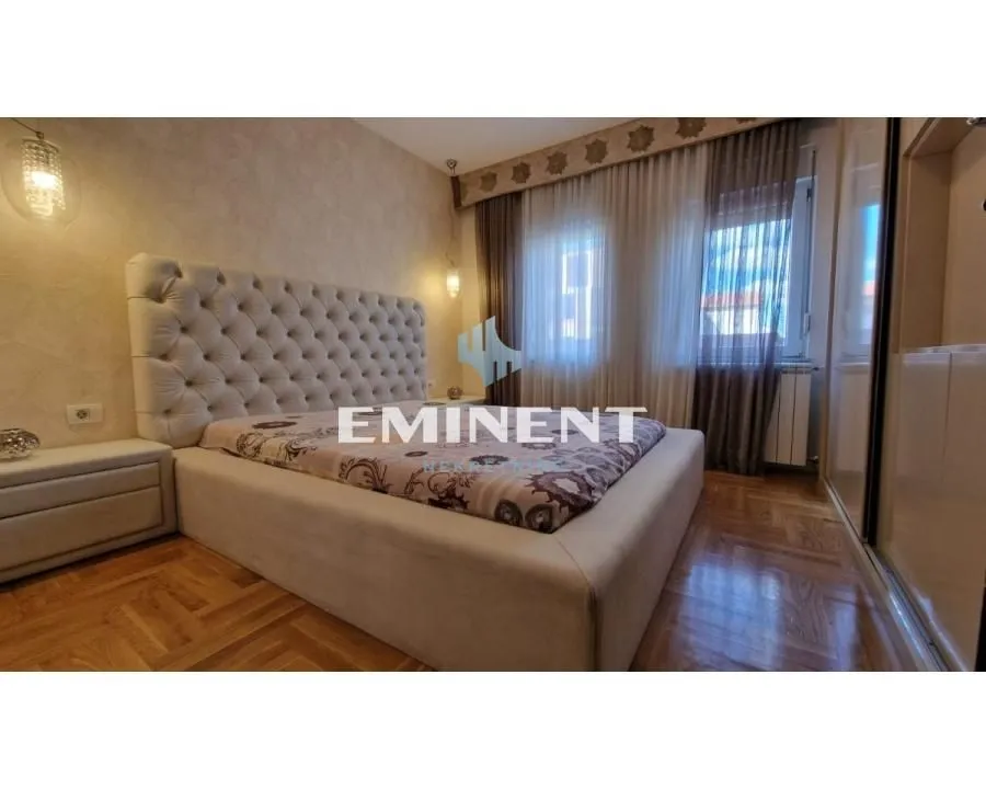 Sale, house, 345m², Surčin, Beograd