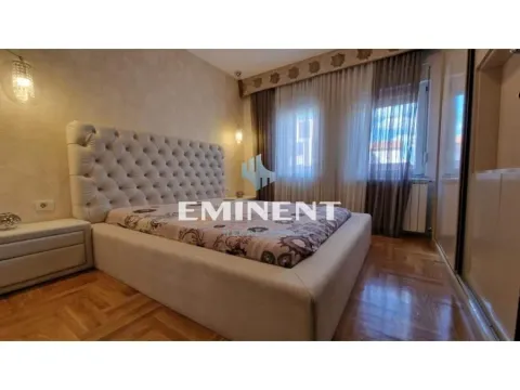 Prodaja, kuća, 345m², Surčin, Beograd - image 9