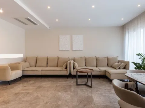 Sale, house, 400m², Bečići, Budva - image 2