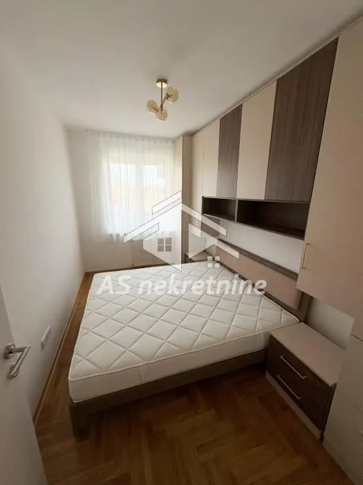 Izdavanje, četvorosoban stan, 79m², Banjica, Voždovac Sve Podlokacije