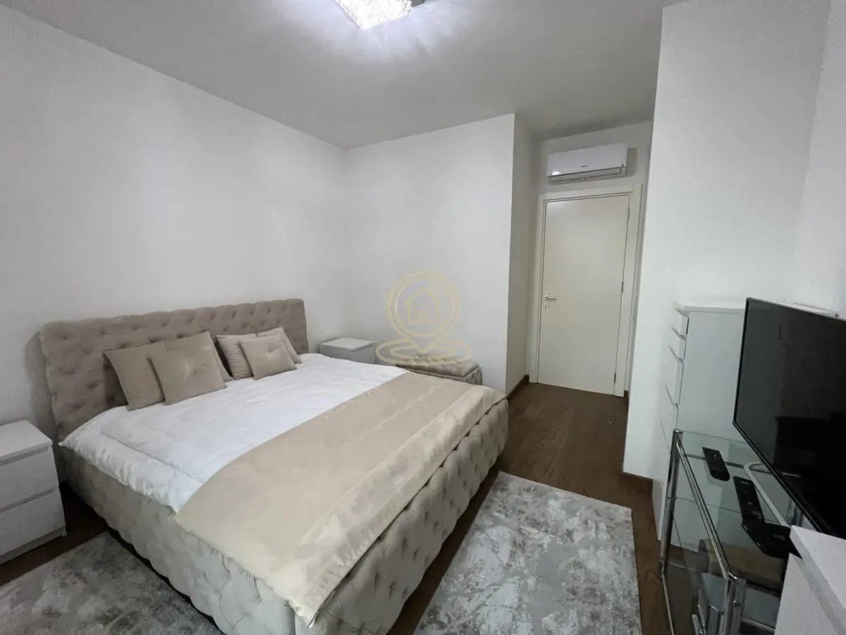 Izdavanje, dvosoban stan, 56m², Savski Venac, Beograd