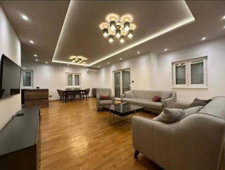 Izdavanje, dvosoban stan, 120m², City Kvart, Podgorica