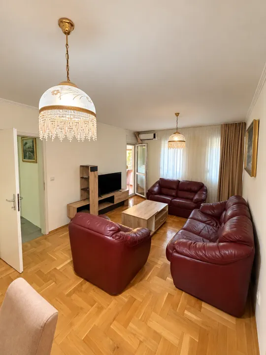 Izdavanje, dvosoban stan, 60m², Centar, Podgorica