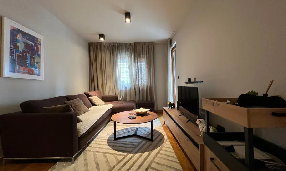 Izdavanje, jednosoban stan, 50m², Tološi, Podgorica