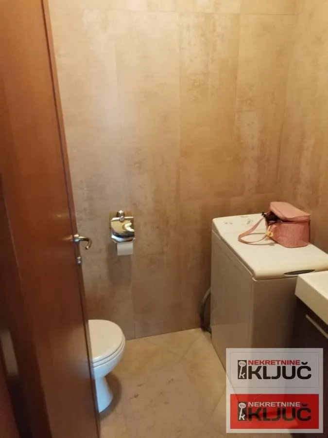 Prodaja, četvorosoban stan, 115m², Grbavica, Novi Sad Sve Podlokacije