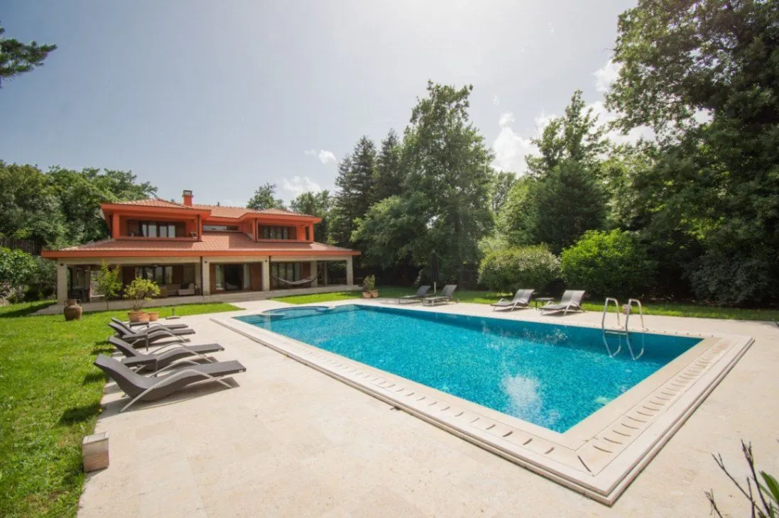 Izdavanje, kuća, 400m², Klikovače, Danilovgrad