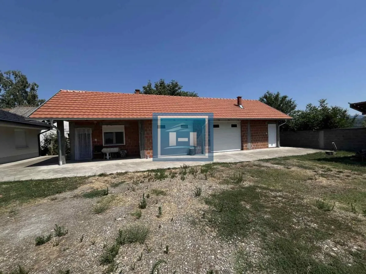 Prodaja, kuća, 271m², Šantarovac, Jagodina