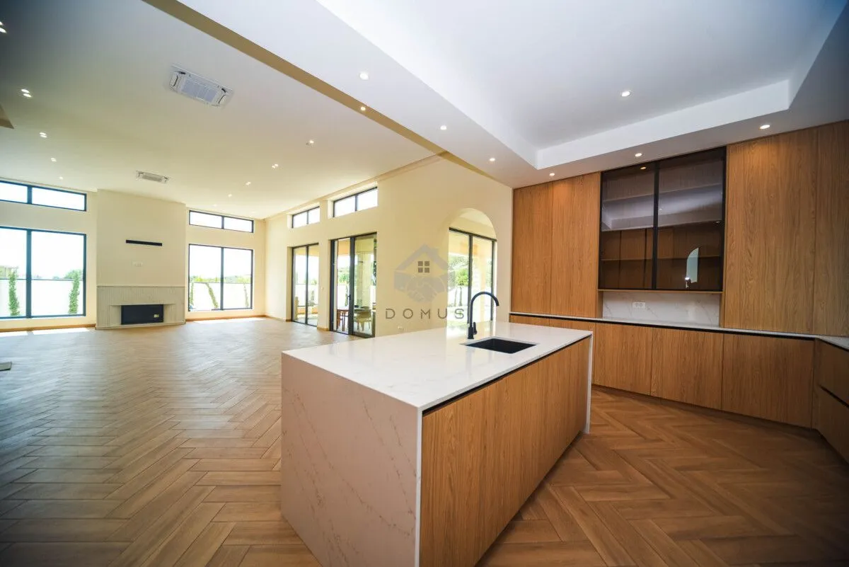 Izdavanje, kuća, 350m², Tuzi, Podgorica