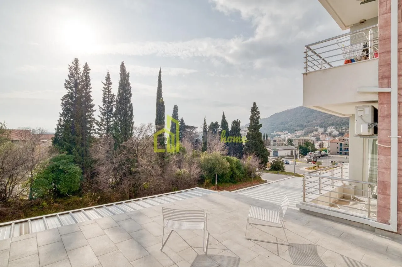 Rent, two bedroom apartment, 60m², Petrovac, Budva