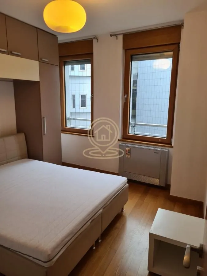 Izdavanje, trosoban stan, 83m², Vračar Hram, Vračar Sve Podlokacije