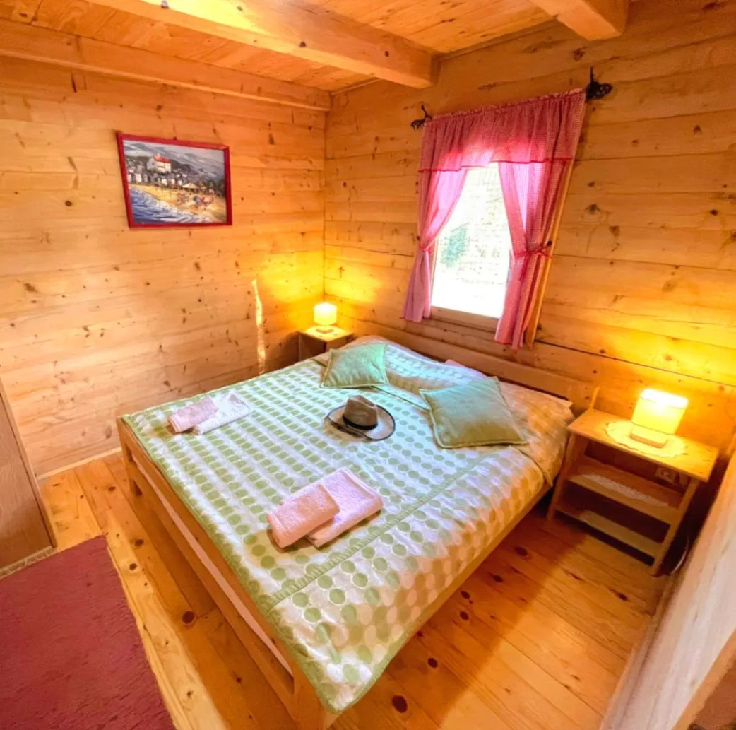 Izdavanje, kuća, 30m², Budva, Crna Gora