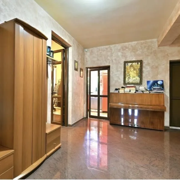 Prodaja, kuća, 250m², Podgorica, Crna Gora