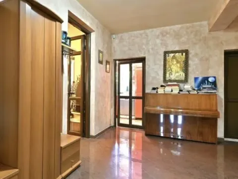 Prodaja, kuća, 250m², Podgorica, Crna Gora - image 8