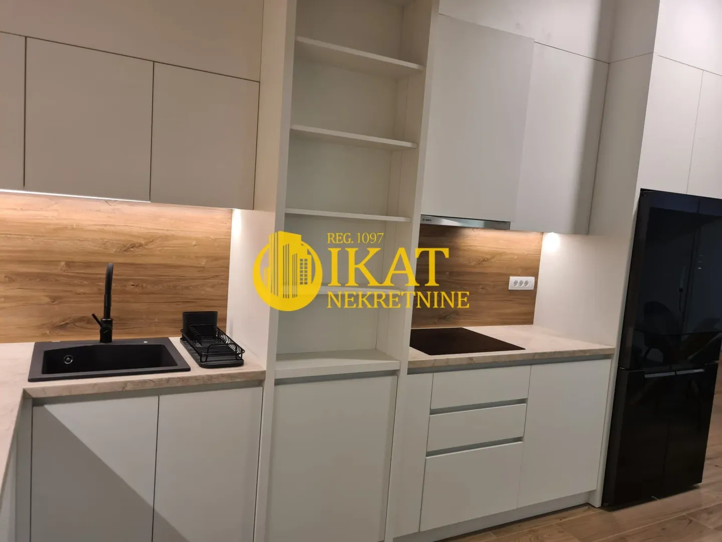 Izdavanje, trosoban stan, 360m², Savski Venac, Beograd
