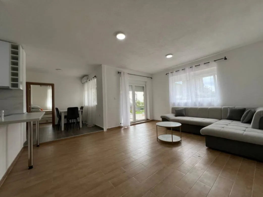 Izdavanje, dvosoban stan, 80m², Zelenika, Herceg Novi