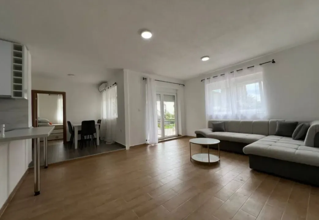 Izdavanje, dvosoban stan, 80m², Zelenika, Herceg Novi