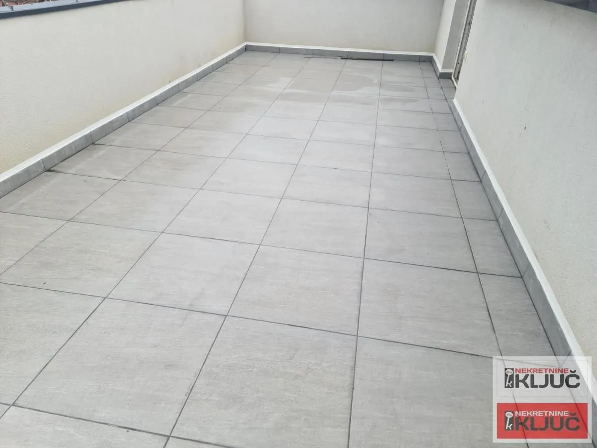 Prodaja, trosoban stan, 66m², Petrovaradin, Novi Sad