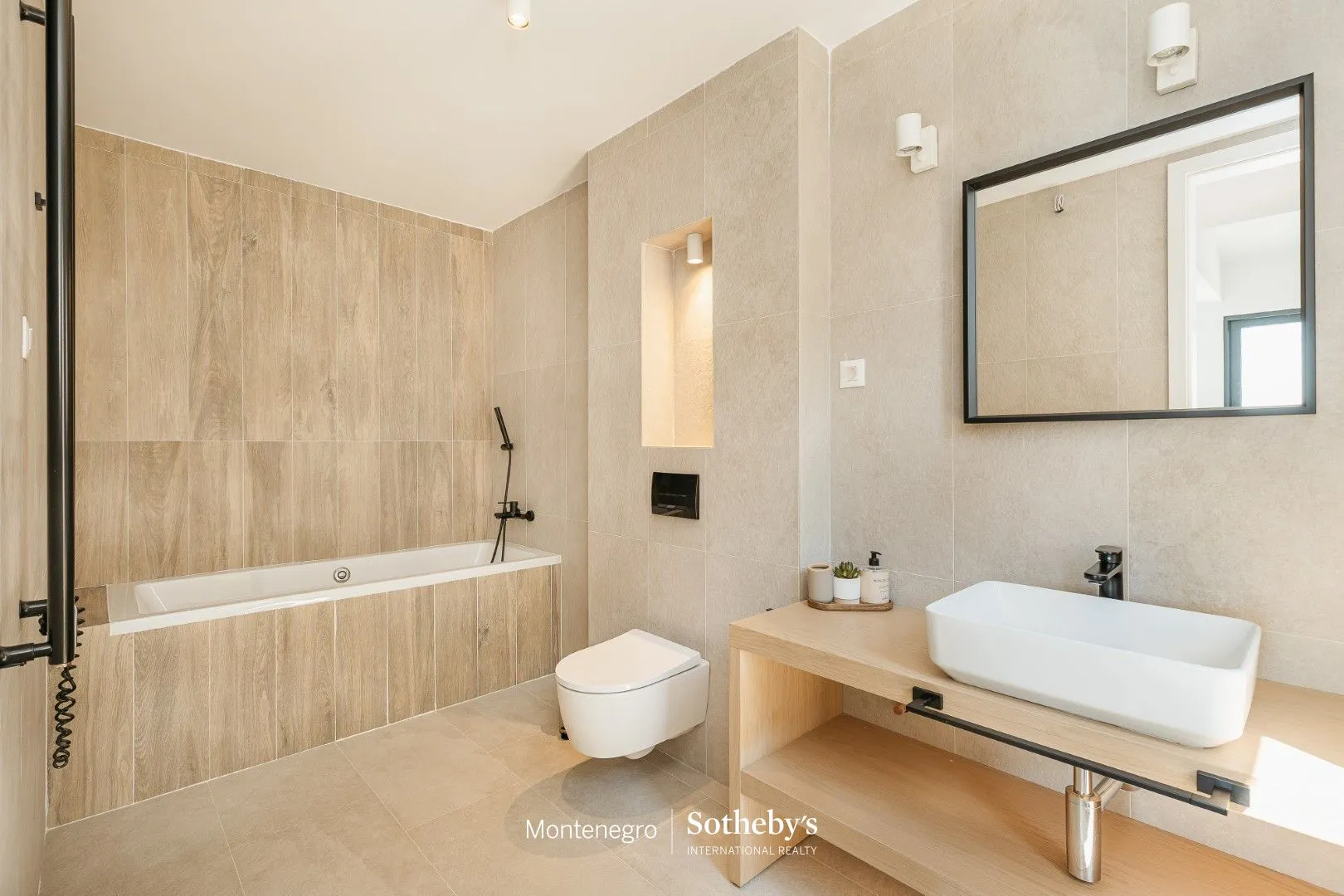 Sale, house, 250m², Blizikuće, Budva