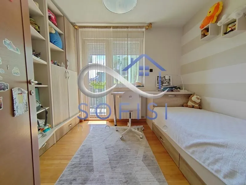 Prodaja, četvorosoban stan, 115m², Grbavica, Novi Sad Sve Podlokacije